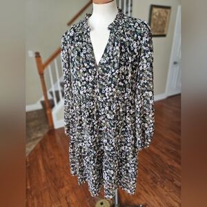 Women's Medium       Time and Tru  Black Floral Tiered V‑Neck  Long Sleeve Dress